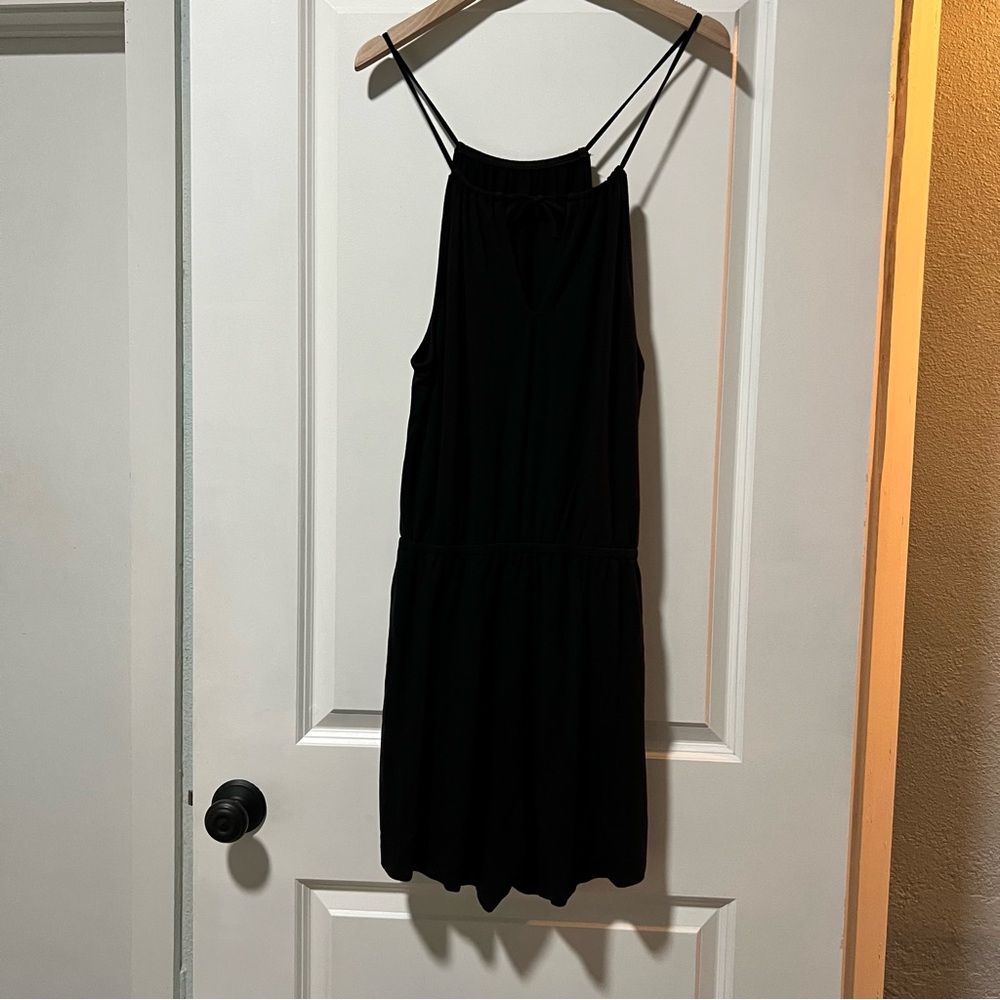 Old Navy Women’s Sleeveless Romper Short Size Large Black Two Pockets 3” Inseam